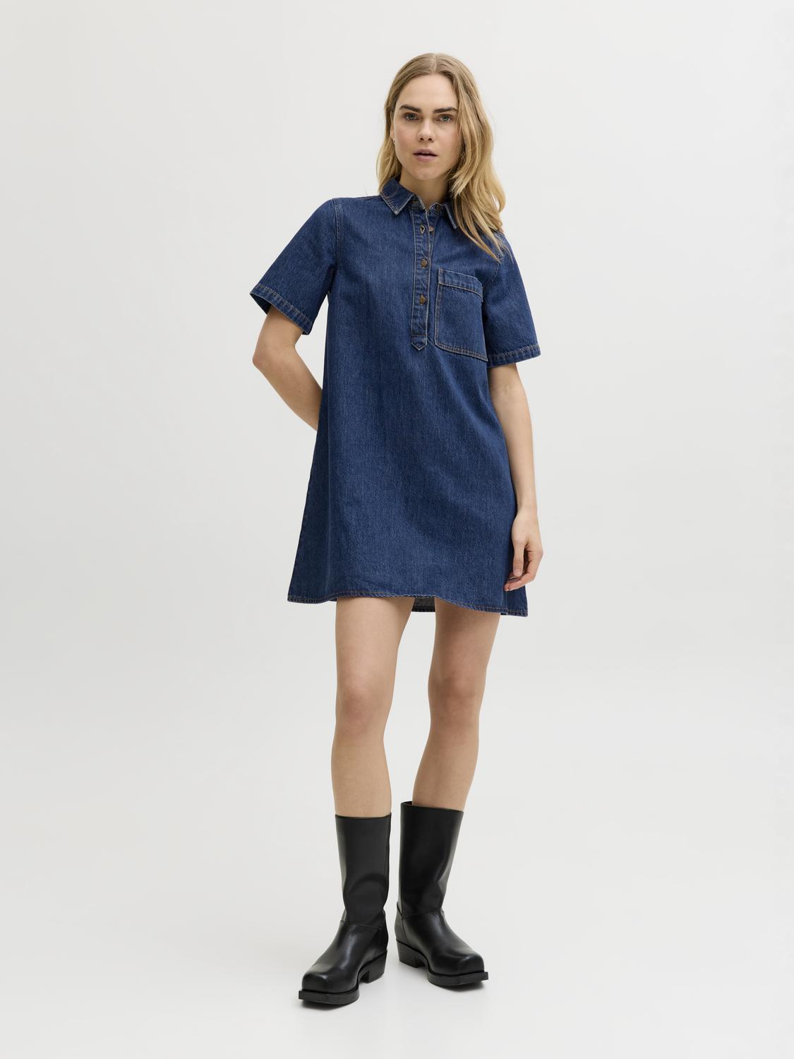 model_shot-front_full